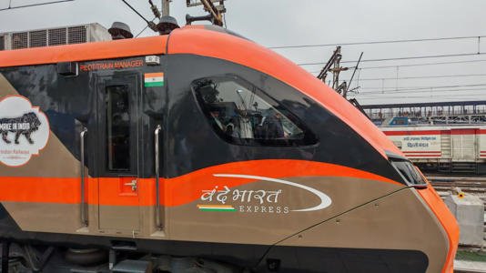 RCF KAPURTHALA ने अपनी पहली वंदे भारत ट्रेन बनाई, ट्रायल रन जल्द