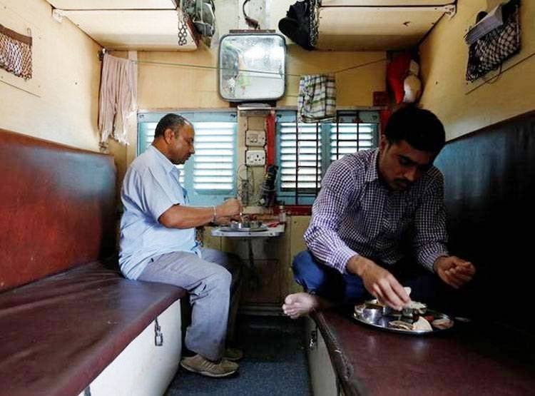 NO HOME MEAL IN TRAIN : ट्रेन में खाई घर की रोटी -सब्जी, हज़ारों का जुर्माना