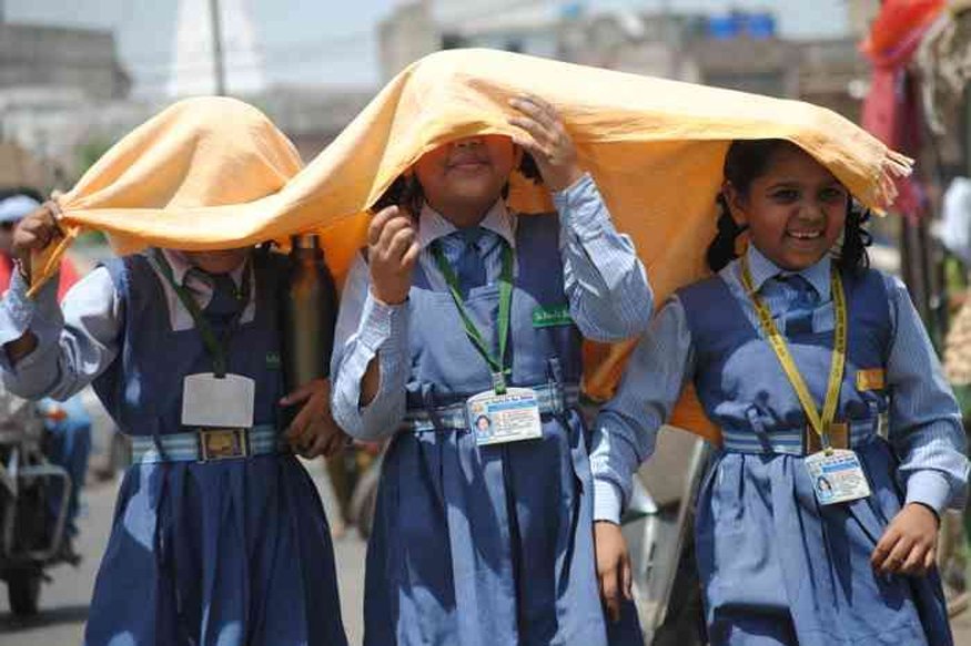 Heatwaves के चलते स्कूलों में Outdoor Assemblies पर बैन