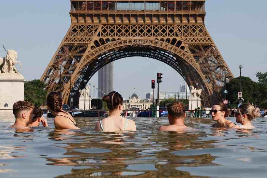 Europe Weather : France समेत कई देशों में तापमान बढ़ा, रेड अलर्ट घोषित