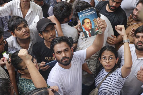 CJP ने शिक्षा मंत्री हटाने को सरकार को हफ्ते का टाइम दिया