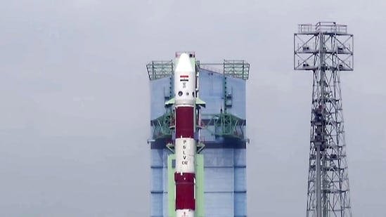 ISRO के 120 वैज्ञानिकों ने इस्तीफ़ा दिया, अब छोड़ने के नियम सख्त