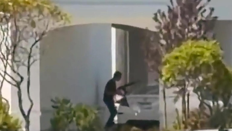 US SHOOTING : भरे बाजार में गोलीबारी, 3 की मौत