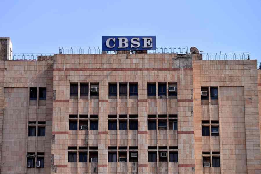 CBSE 2026 में क्लास 6 के स्टूडेंट्स को 3 भाषा वाली पॉलिसी से छूट देने पर विचार करे : सुप्रीम कोर्ट