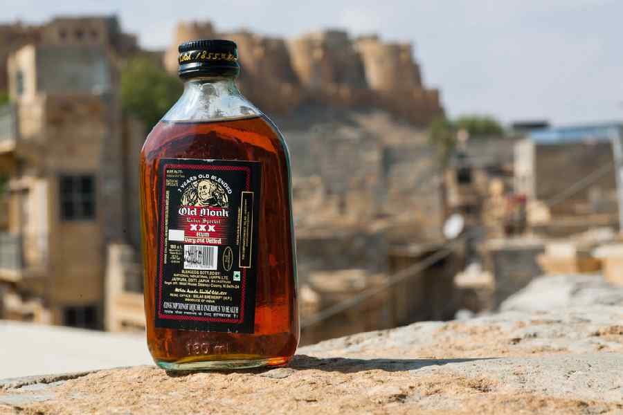 OLD MONK को झटका, लेबल पर '7 साल पुराना ब्लेंडेड' का दावा झूठा