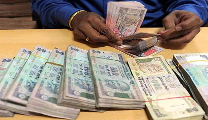 GST OFFICER ₹8 लाख की रिश्वत लेते पकड़ा